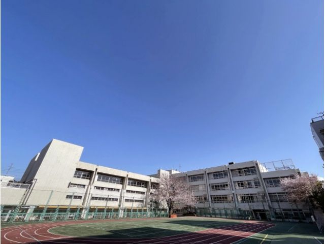 小学校　鶴巻小学校（小学校）まで136m