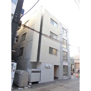建物外観　★人気の築浅都市ガス物件！★白基調のお洒落な内装！