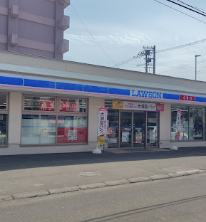 コンビニ　ローソン札幌南7条西八丁目店（コンビニ）まで151m