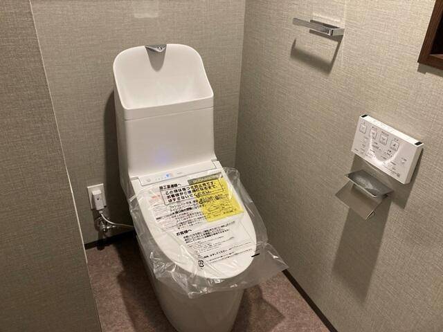 トイレ　温水洗浄便座です