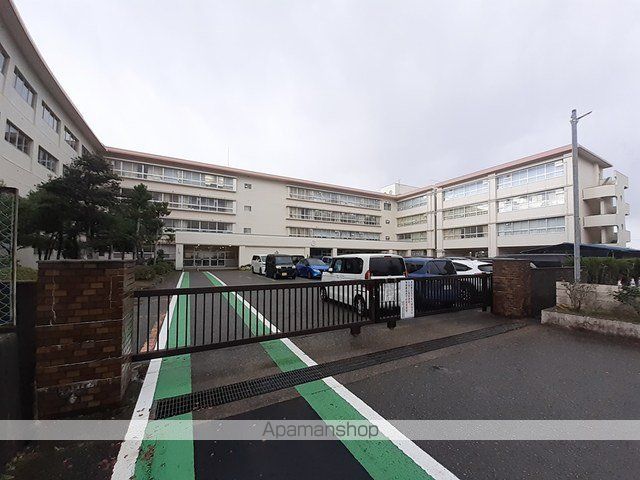小学校　金沢市立伏見台小学校（小学校）まで974m