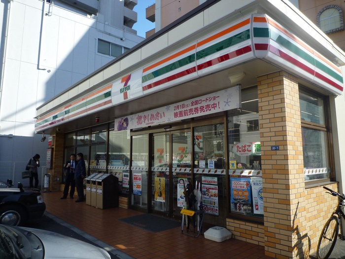 コンビニ　セブンイレブン（コンビニ）まで453m