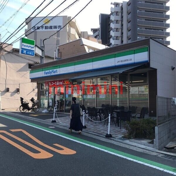 コンビニ　ファミリーマートJR千里丘駅西口店（コンビニ）まで667m