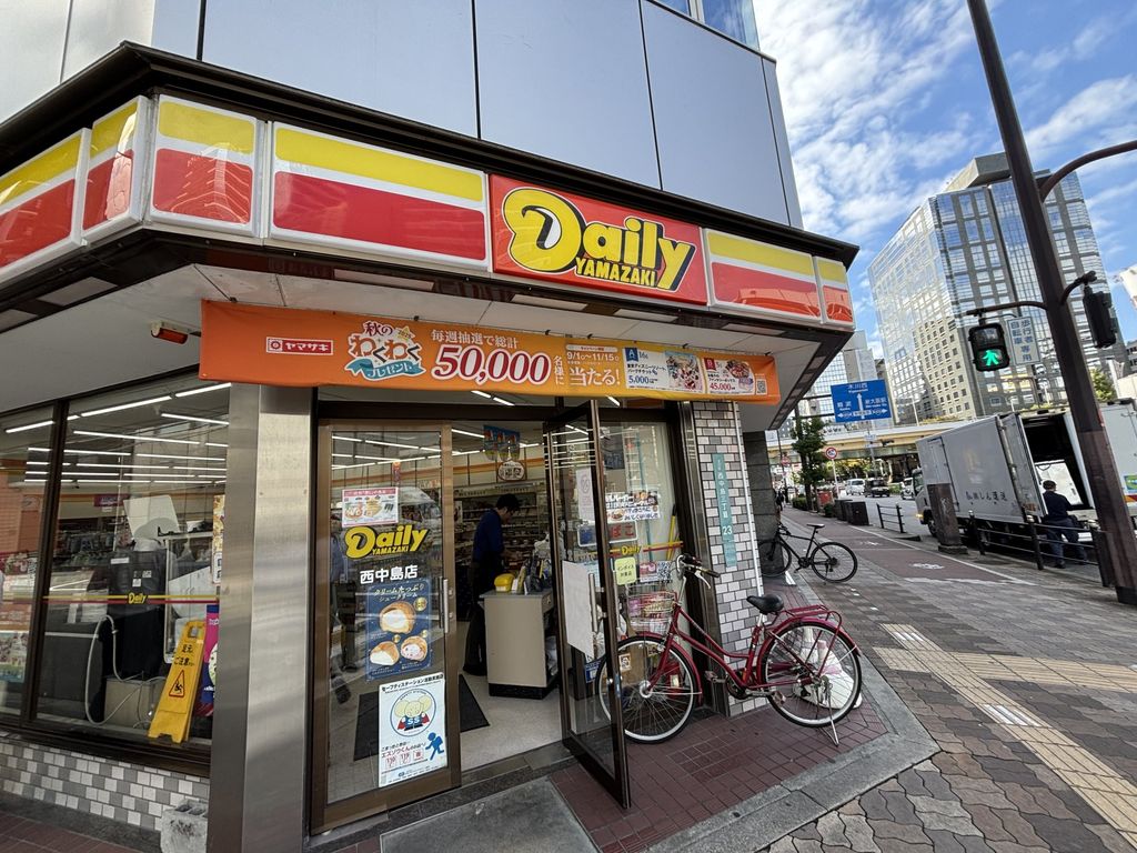 コンビニ　デイリーヤマザキ西中島店（コンビニ）まで60m