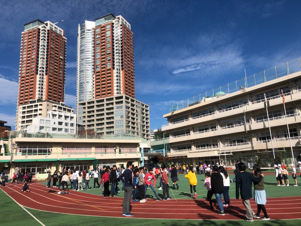 小学校　港区立南山小学校（小学校）まで567m