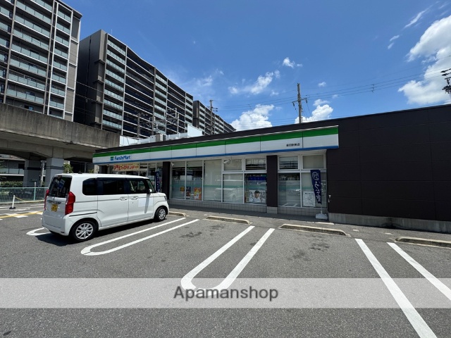 コンビニ　ファミリーマート（コンビニ）まで138m