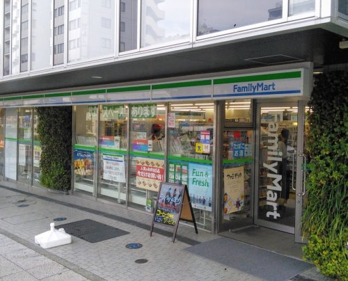 コンビニ　ファミリーマート横浜岡野一丁目店（コンビニ）まで364m
