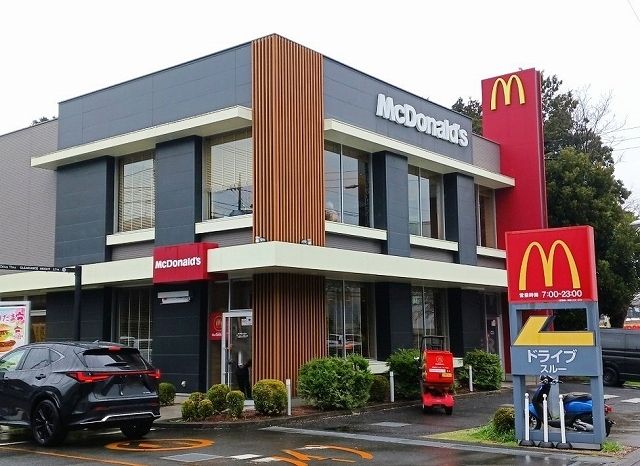 飲食店　マクドナルド（飲食店）まで900m