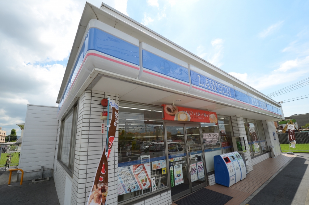 コンビニ　ローソン宝塚中筋６丁目（コンビニ）まで686m