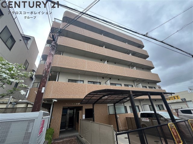 建物外観　エレベーター付きで重い荷物も楽に運べます