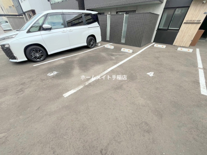 駐車場　駐車スペースでございます！