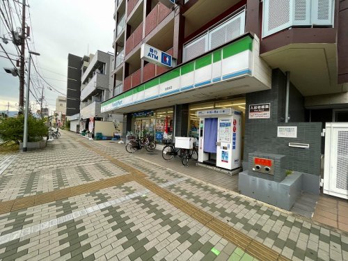 コンビニ　ファミリーマート 俊徳道店（コンビニ）まで808m
