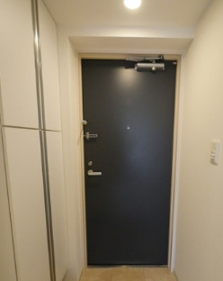 玄関　※別部屋の参考写真です。
