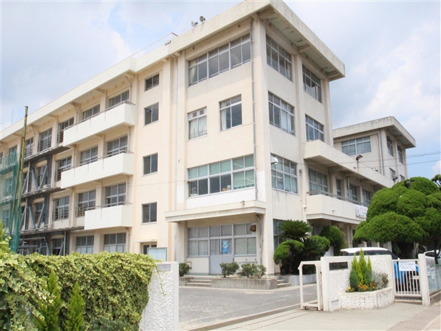 中学校　岡山市立西大寺中学校（中学校）まで1263m
