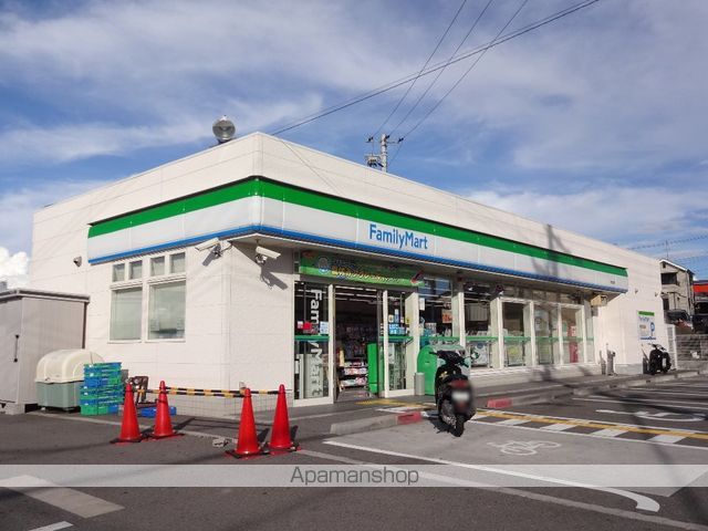 コンビニ　ファミリーマート（コンビニ）まで1059m