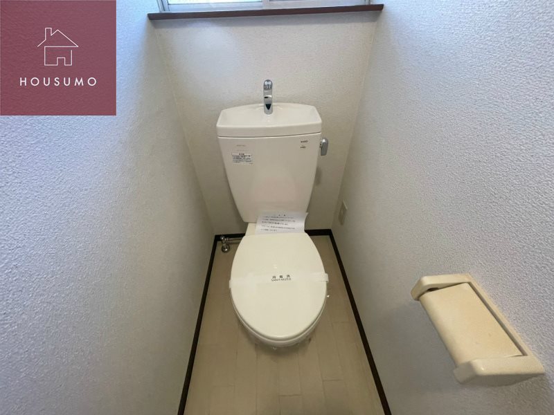 トイレ　落ち着いた色調のトイレです