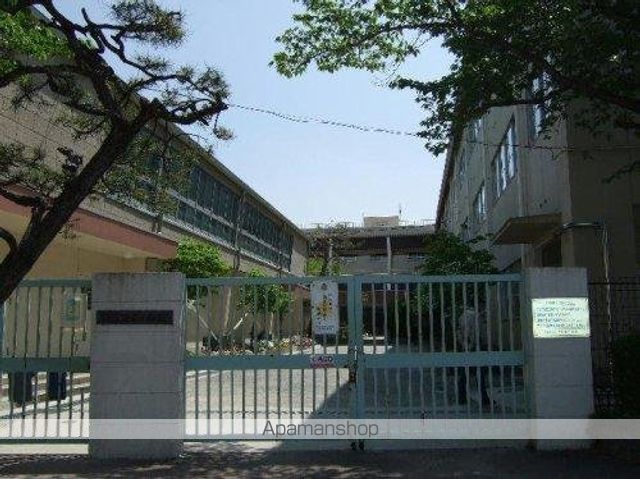 小学校　茨木市立三島小学校（小学校）まで517m