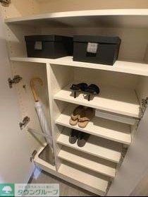 玄関　家具はイメージです