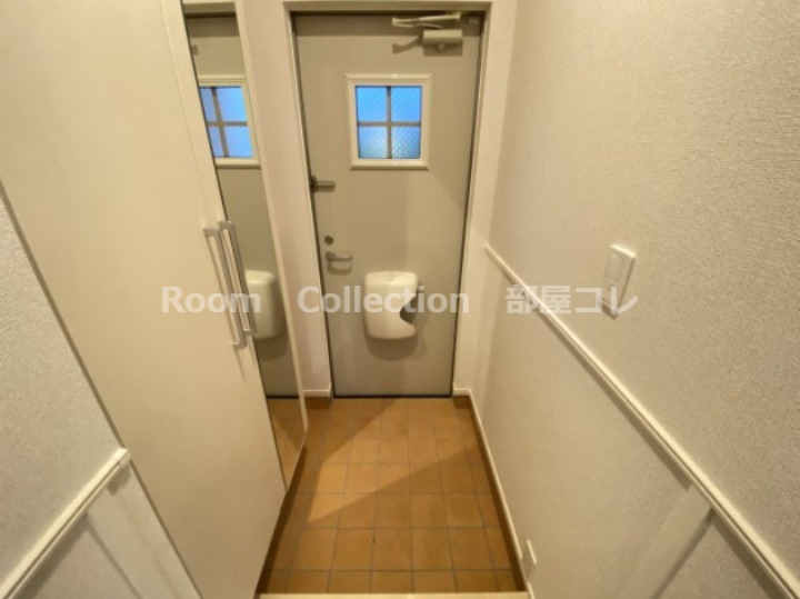 玄関　※同物件他部屋写真　反転の場合有