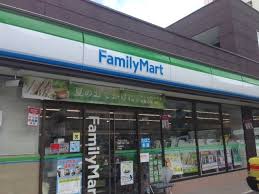 コンビニ　ファミリーマート 中野弥生町二丁目店（コンビニ）まで70m