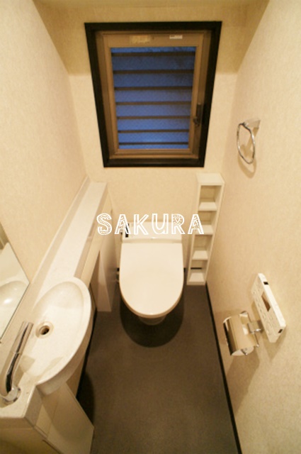 トイレ　落ち着いた色調のトイレです♪