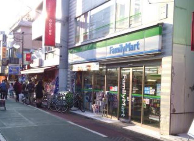 コンビニ　ファミリーマート 世田谷日大通り店（コンビニ）まで454m