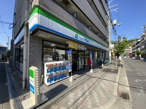 コンビニ　ファミリーマート　大東野崎店（コンビニ）まで285m