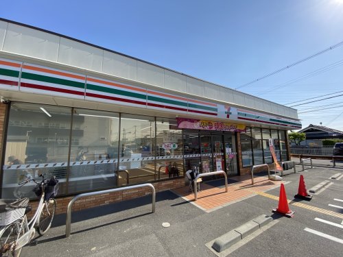 コンビニ　セブンイレブン　大東野崎３丁目店（コンビニ）まで383m