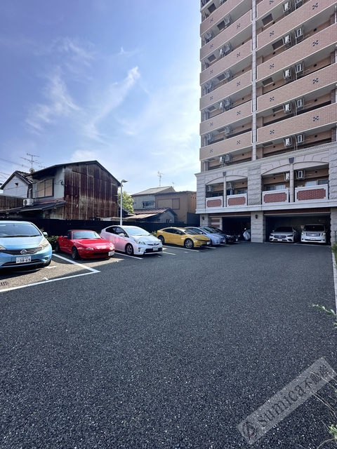 その他共有部分　ゆったりひろびろ駐車場♪