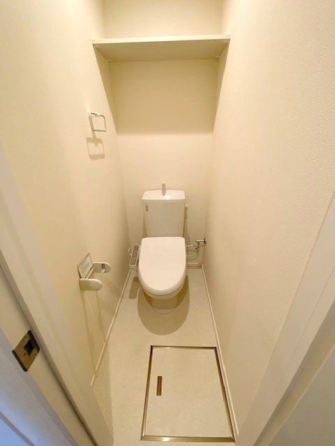 トイレ　別号室の室内写真です