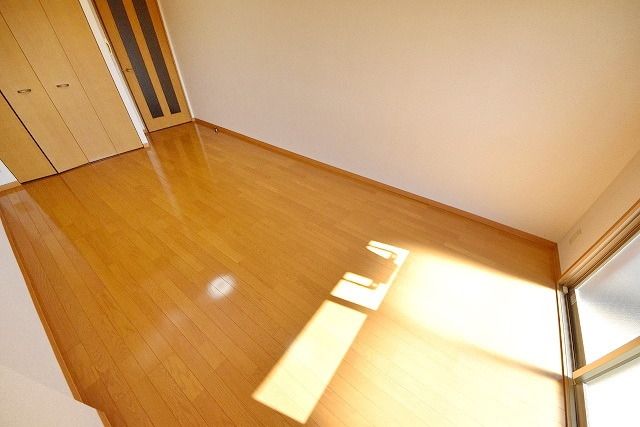 その他部屋・スペース　★広々10帖の洋室です★
