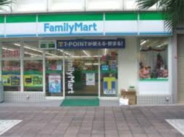 コンビニ　ファミリーマート立川新奥多摩街道店（コンビニ）まで839m
