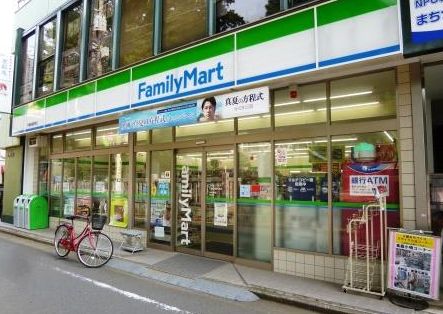 コンビニ　ファミリーマート千歳船橋駅南店（コンビニ）まで200m