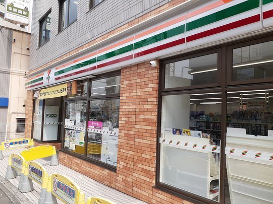 コンビニ　セブンイレブン（コンビニ）まで10m