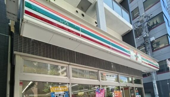 コンビニ　セブンイレブン中央区新川2丁目店（コンビニ）まで138m
