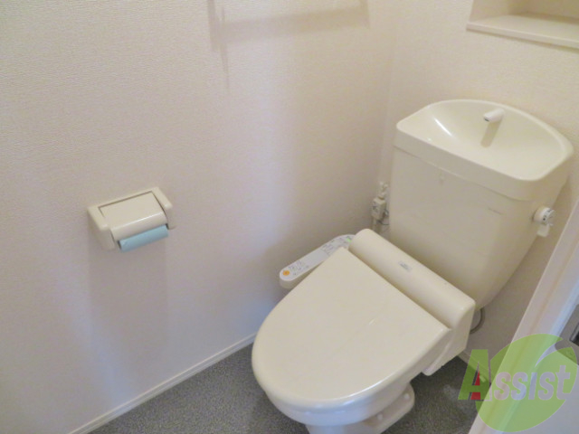 トイレ　温水洗浄機能付きのトイレ一年中快適ですね。