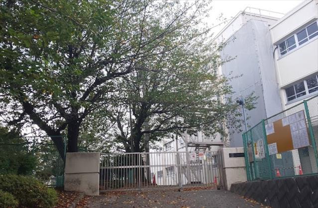 中学校　横浜市立戸塚中学校（中学校）まで425m