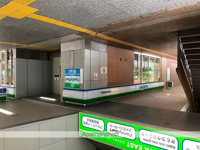 コンビニ　ファミリーマート（コンビニ）まで271m