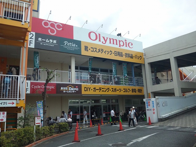 ホームセンター　オリンピック梅島店（ホームセンター）まで215m