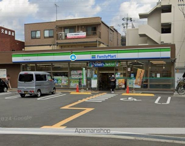 コンビニ　ファミリーマート（コンビニ）まで477m