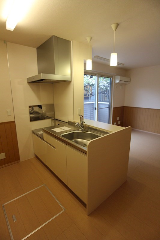 キッチン　※別号室の写真です。フルオープンのキッチンです