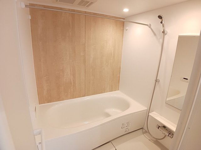 バス・シャワールーム　コンパクトで使いやすいお風呂です
