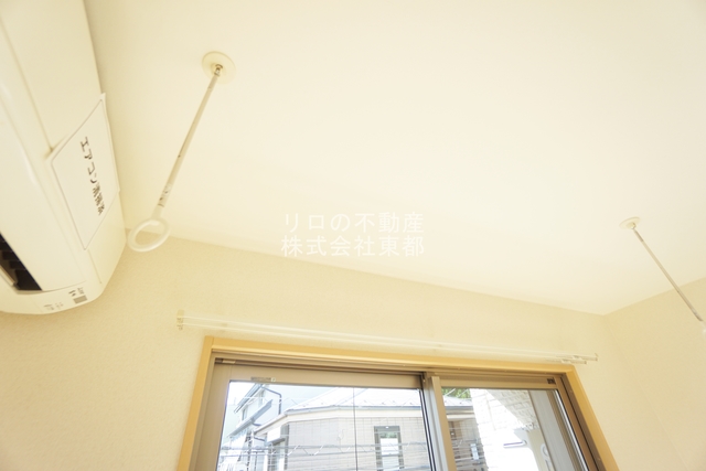 その他設備　室内物干し用金具付！日中の外出や雨の日のお洗濯に便利☆