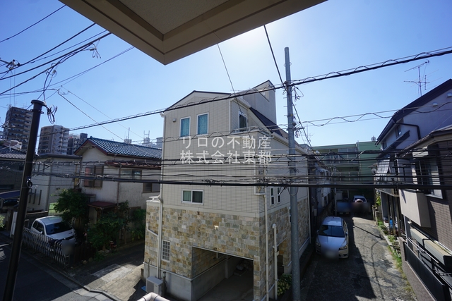 眺望　バルコニーからの景色です！圧迫感がないので暮らしやすい♪