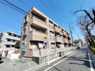 建物外観　城北公園近く♪コンビニも近く、住環境良好です♪
