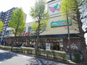 スーパー　コモディイイダ食彩館桜川店（スーパー）まで437m
