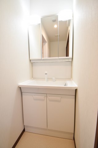洗面設備　オシャレな独立洗面台ですね