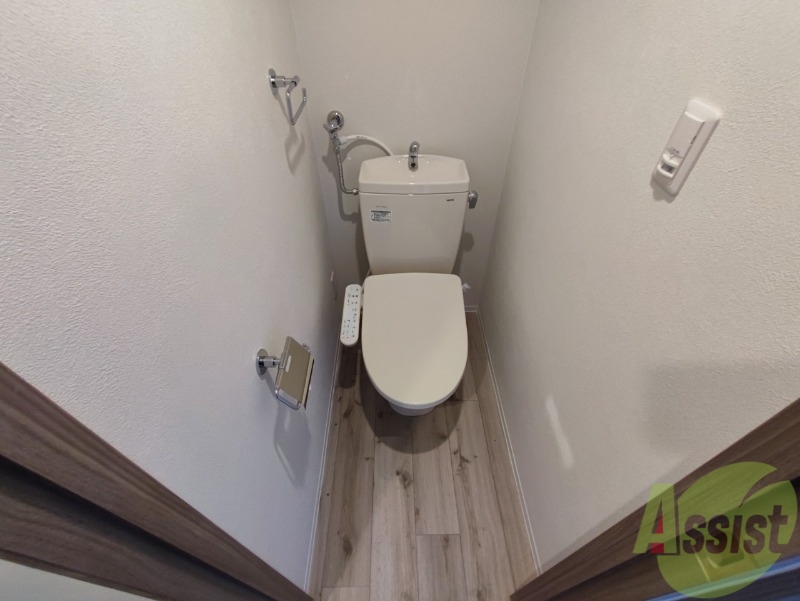 トイレ　こちらはトイレです。清潔感があり、安心して使用できます。