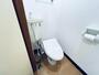 トイレ　嬉しい温水洗浄便座付きのトイレです。