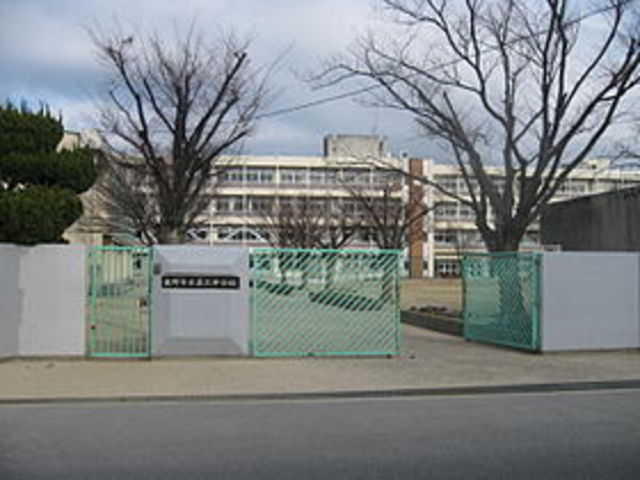 中学校　交野市立第二中学校（中学校）まで783m